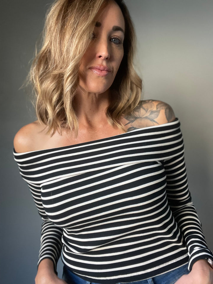 The Off The Shoulder- Black/White